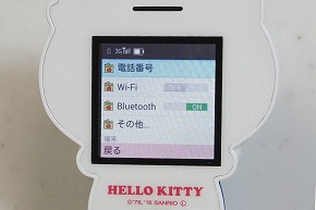 閉じるとフィギュア、開くと電話機に――「ハローキティフォン」を使って