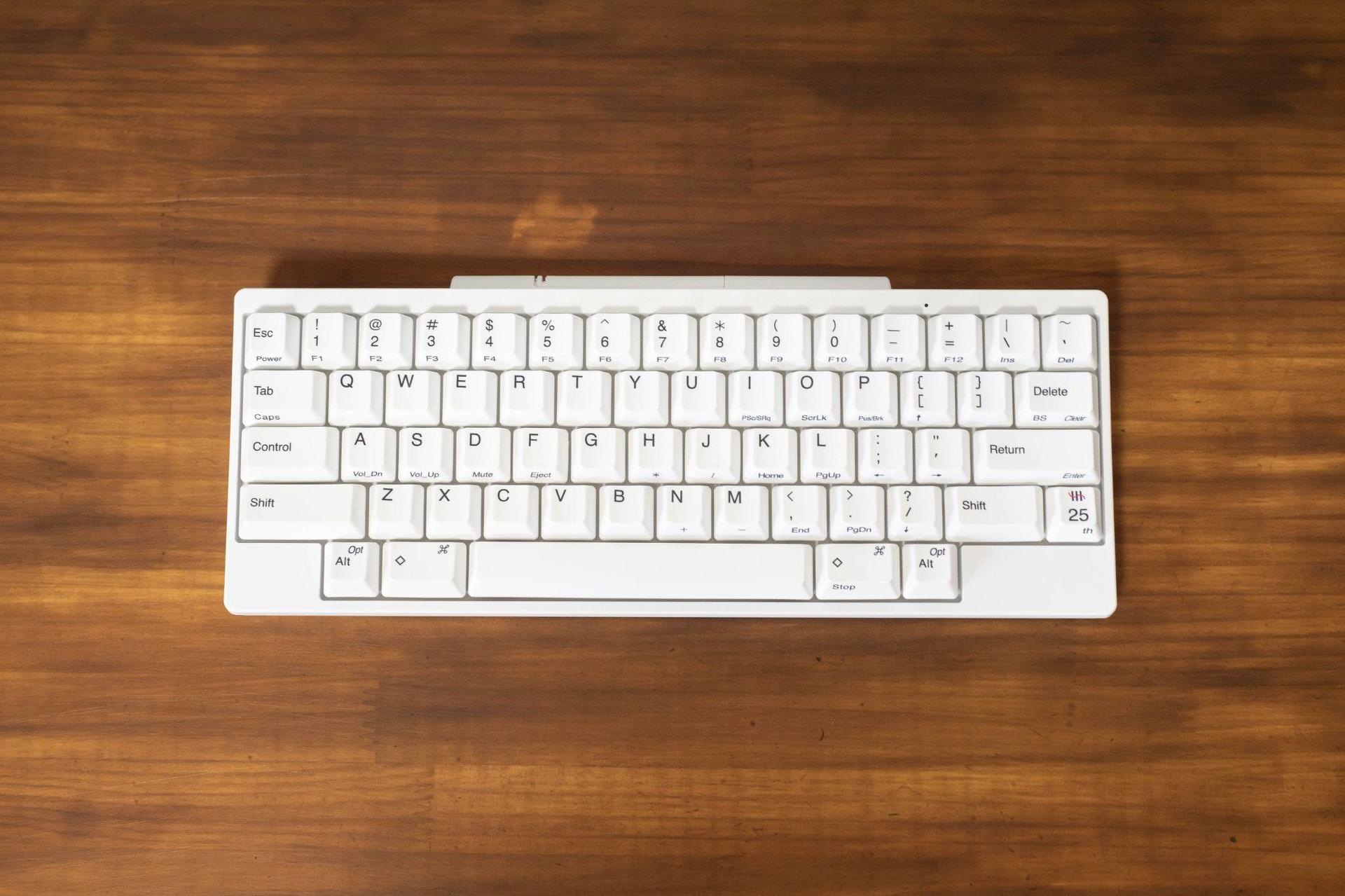 高級キーボード「HHKB」に生誕25周年モデル 純白の「HYBRID Type-S 雪