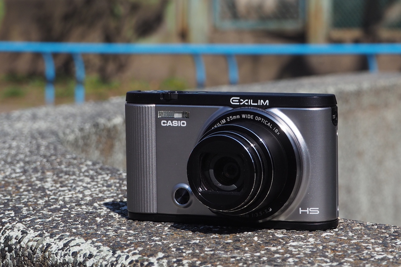 カシオの「EXILIM EX-ZR1600」に見る、スマホ時代のコンデジのあり方