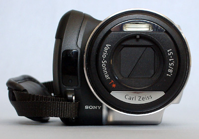 衝撃を受けても撮影し続けるHDDビデオカメラ――ソニー「DCR-SR100