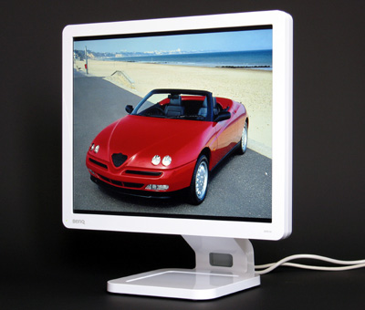 Mac miniとのセットで“自己流iMac”も――BenQ 19型液晶ディスプレイ