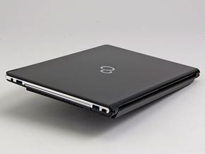 FMV LIFEBOOK SH90/M」――Ultrabookと旧型モバイルPCの融合を目指した