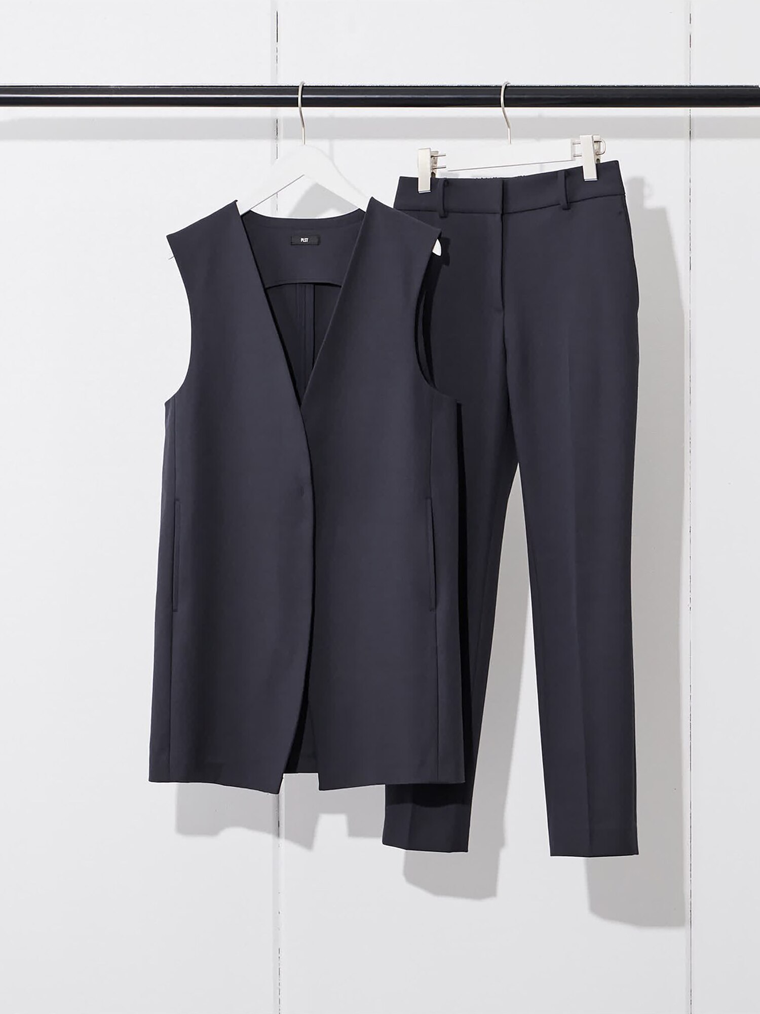 PLST(プラステ)公式 | コットンブレンドノーカラーミドルジレ