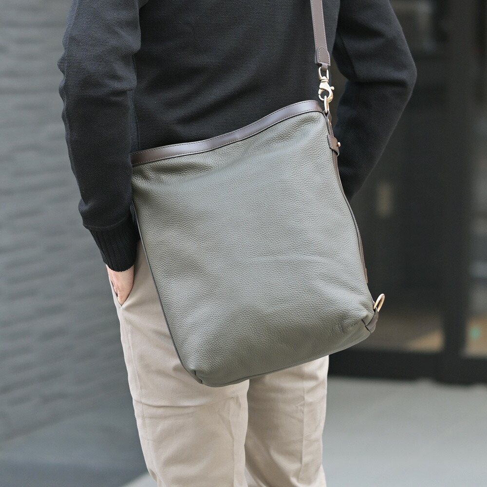 フェリージ（Felisi）2025/26秋冬コレクション 大人に相応しいレザー