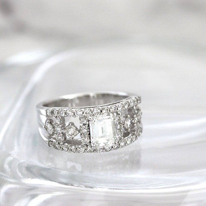 楽天市場】ダイヤモンド リング Pt900 エメラルドカット 1.056ct F