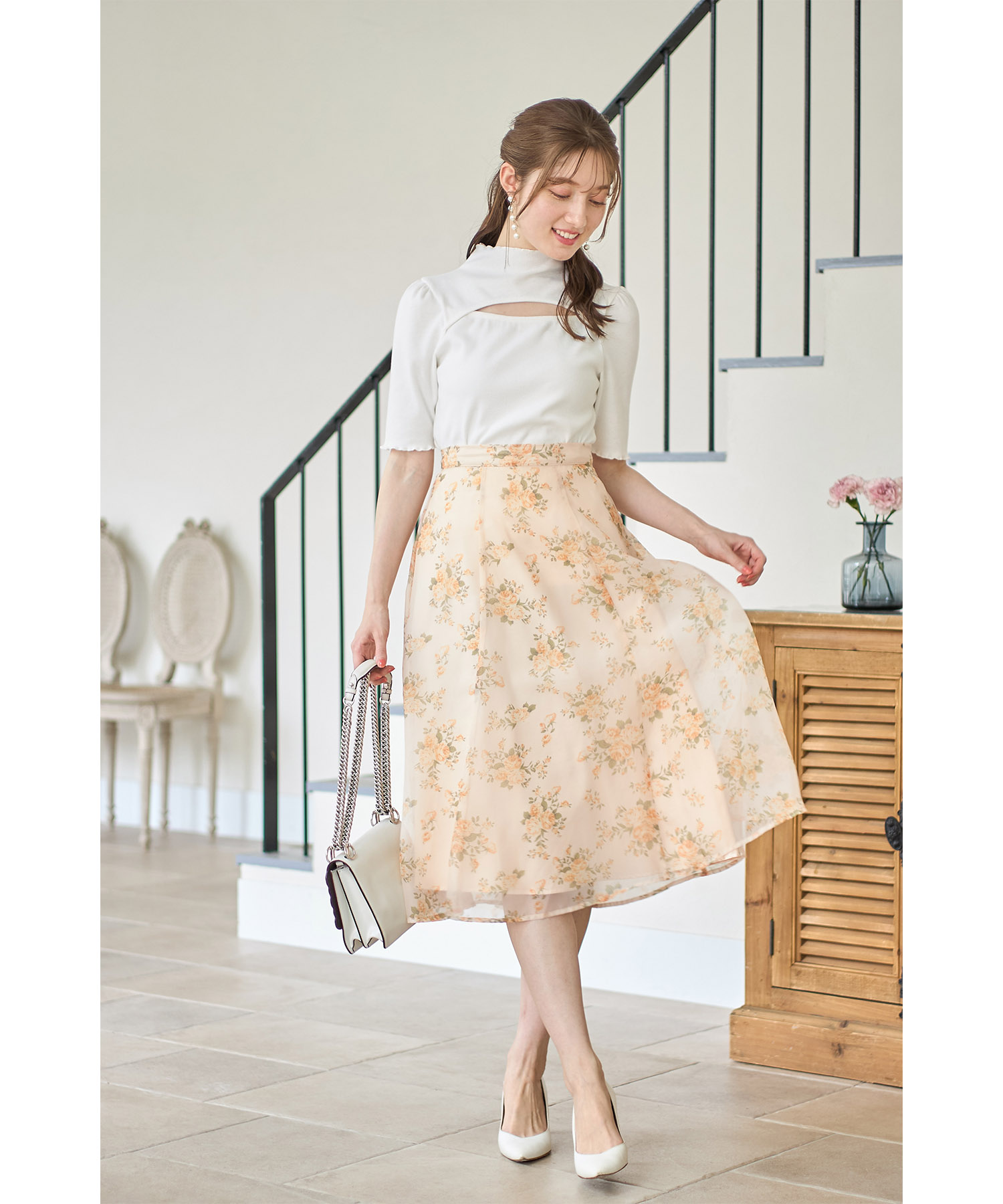 エムズグレイシー、ベージュにブルーの花柄スカート38(9号) 高級