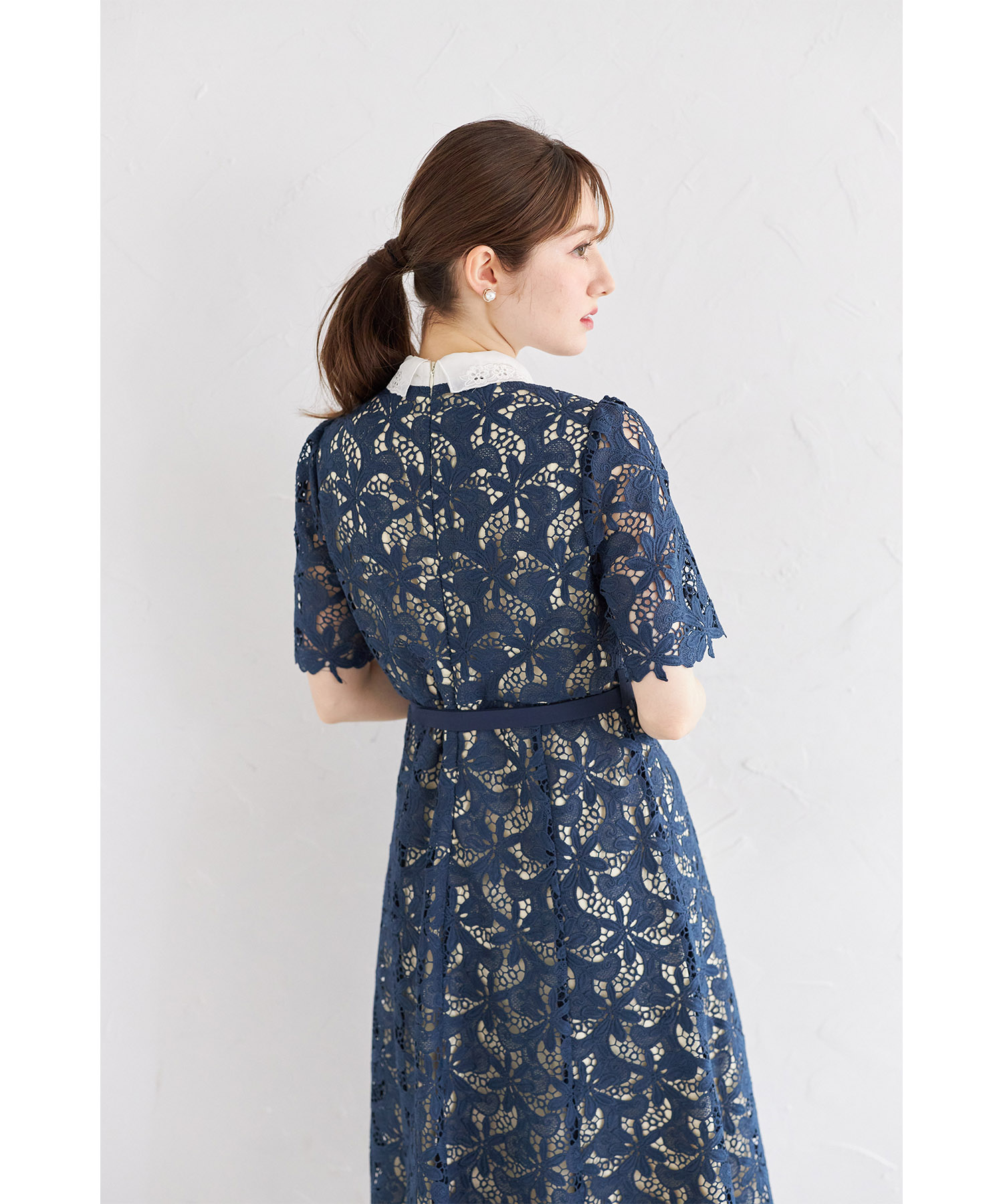 取り外し可能なフラワー刺繍ビジュー襟＆ベルト付きパール飾り釦カット