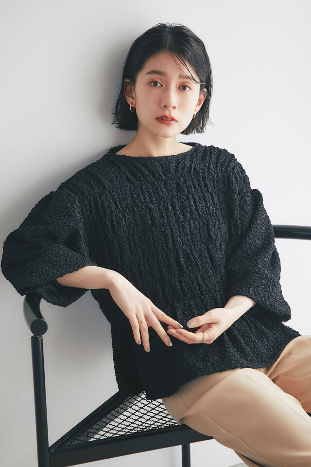 シャーリングぺプラムトップス