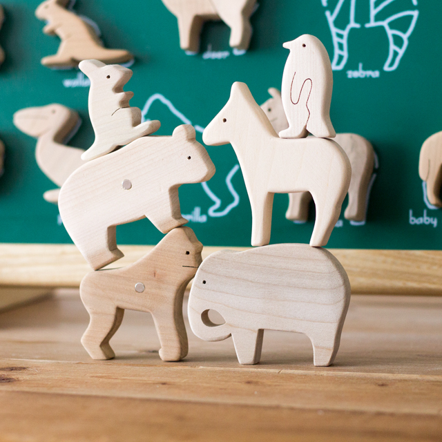 木のZOO マグネットボード（グリーン） 動物積み木28種類付き|