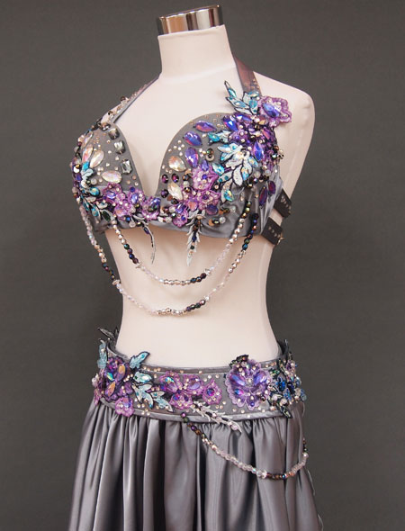 ベリーダンス衣装】シックなシルバーで大人っぽさを演出！エレガントで