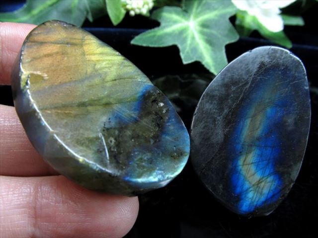 鮮やかシラー ラブラドライト インディアン 彫刻置物 1個売り 重さ約