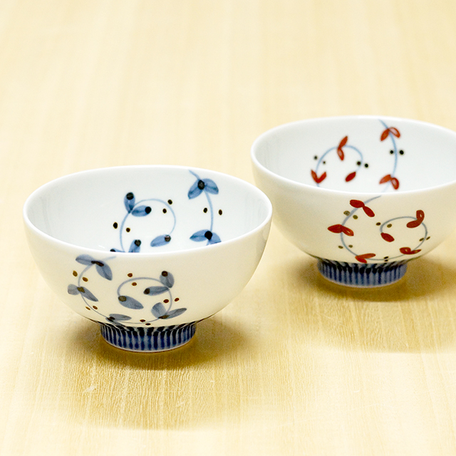 有田焼 皓洋窯 「サビ唐草リーフお茶碗」 キュートな唐草模様のお茶碗