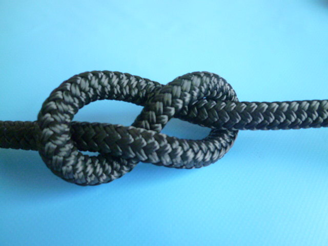 ポリエステル16打ちロープ8mm黒色をカット販売。1メートルから切