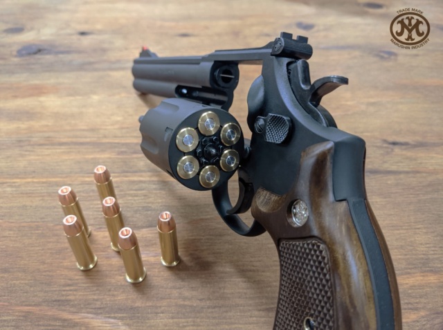 マルシン(Marushin) M586 6インチ 樹脂グリップ BK/HW モデルガン