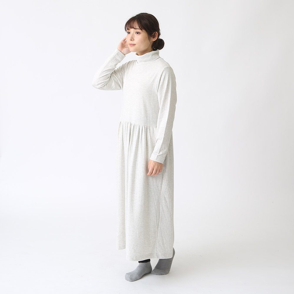 つちふわ】カットソータートルネックワンピース