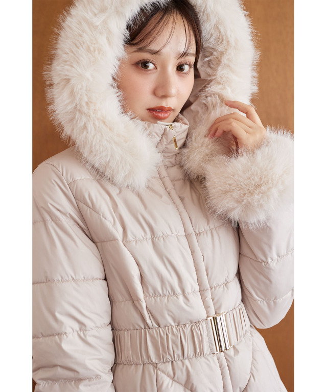 取り外し可能なファー＆ベルト付きフィット＆フレアキルティングコート