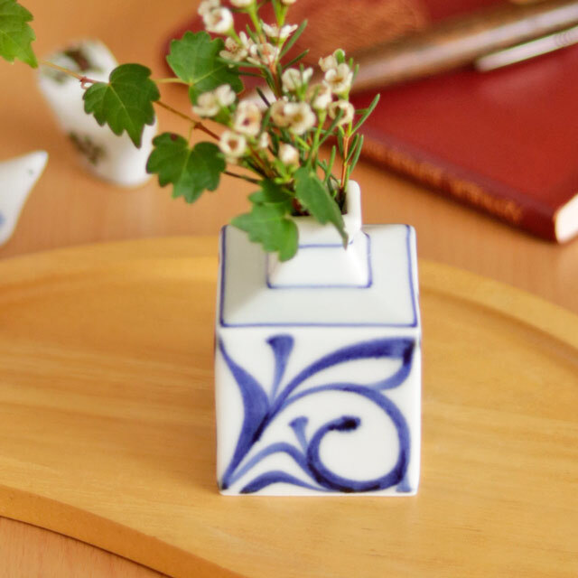 砥部焼の和食器 梅山窯の花器 【砥部工房 からくさ】