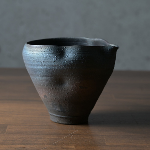 焼締片口注器（YT-066） 作家「多屋嘉郎」