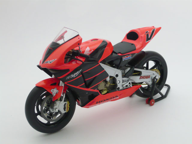 ミニチャンプス 1/12 ホンダ RC211V サマー テストバイク 2001 (V.Rossi)
