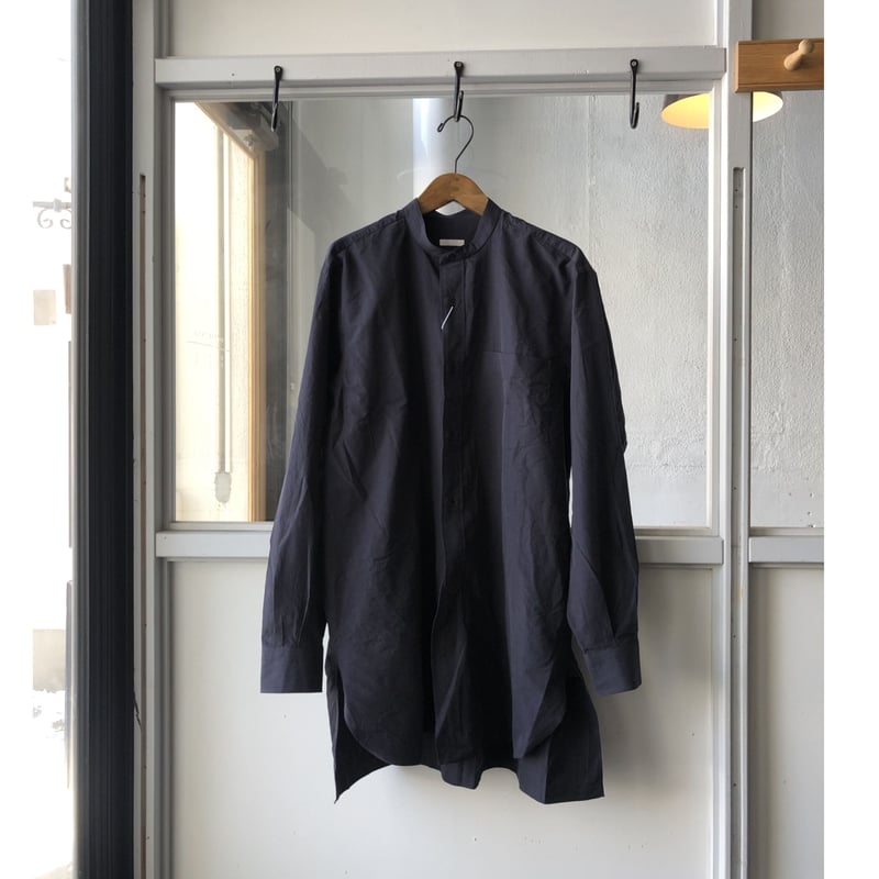 COMOLI バンドカラーシャツ | Less Higashikawa