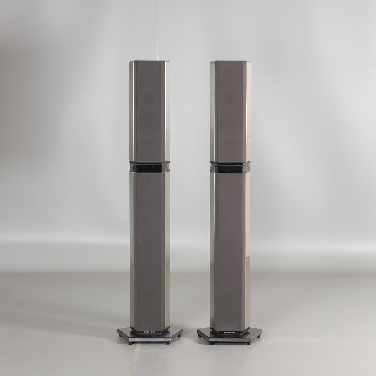 SPEAKERS 