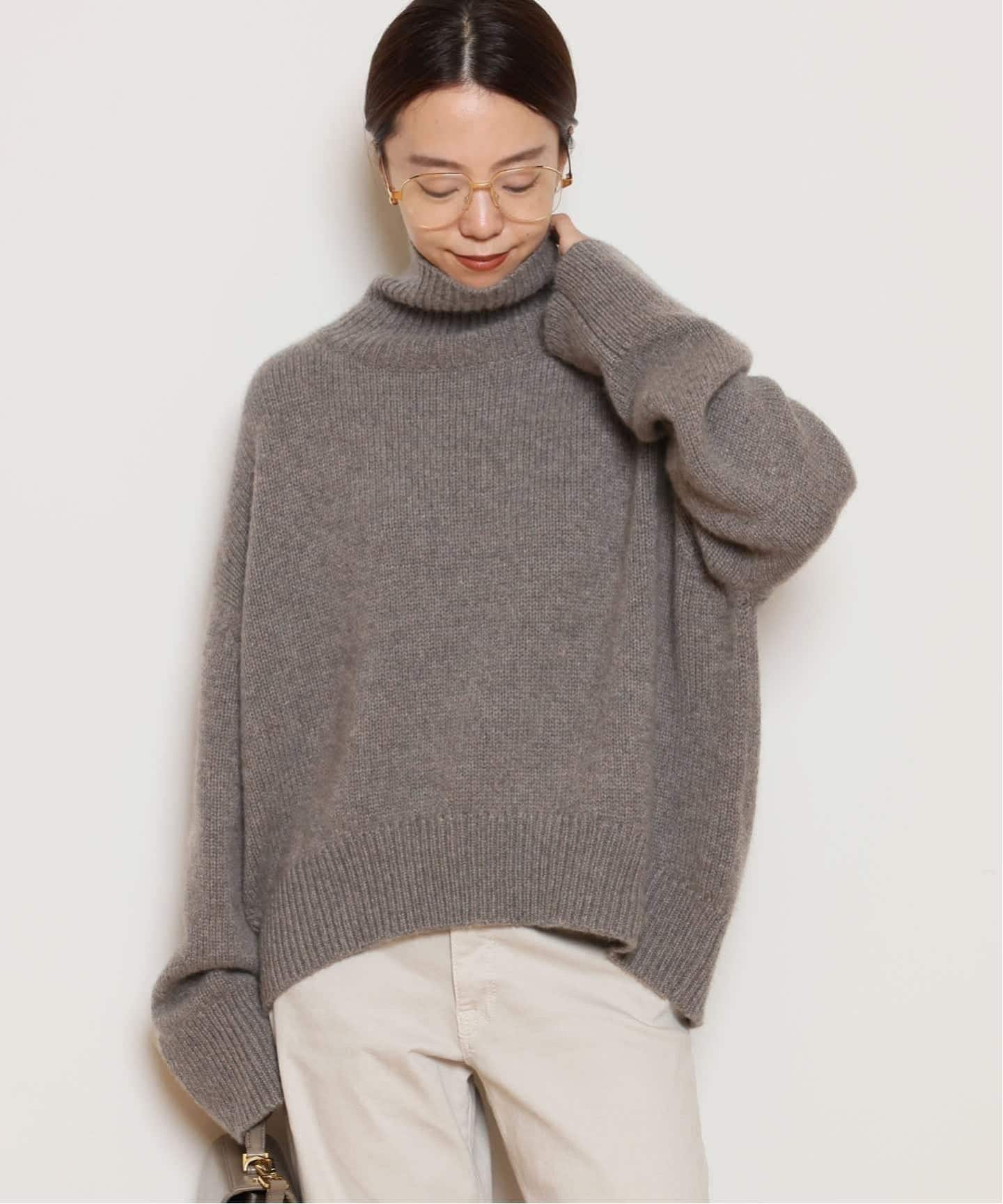 R2W/アールツーダブリュー】CASHMERE タートルネックニット（ニット