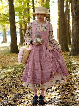 PINK HOUSEのジャンパースカートを使った人気ファッション