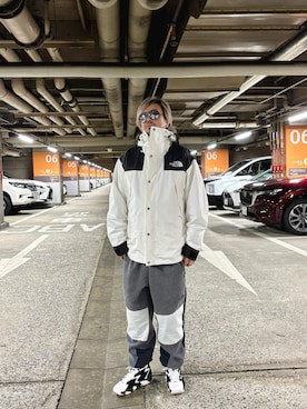 THE NORTH FACEのスウェットパンツ（グレー系）を使ったメンズ人気