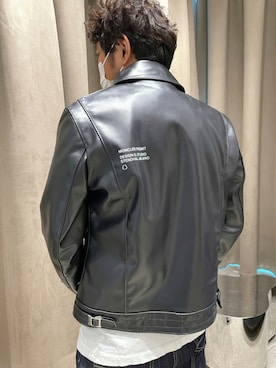 MONCLERのライダースジャケットを使ったメンズ人気ファッション