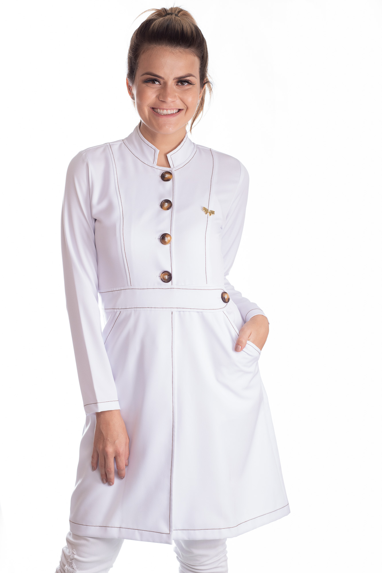 Jaleco Anne branco com caramelo - Happy Coats