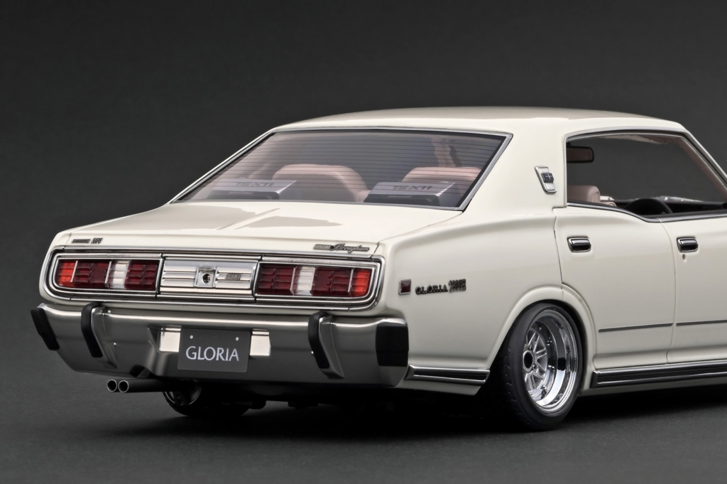 1/18スケール「330 セドリック / グロリア」カラーサンプルUP