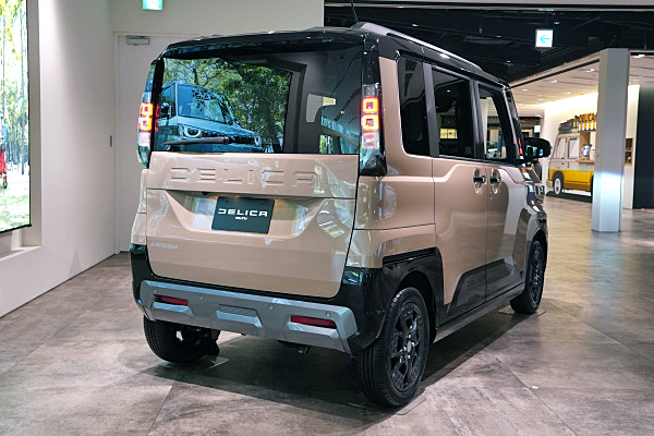 三菱 デリカミニ T プレミアム デリ丸パッケージ ベージュ / ブラック