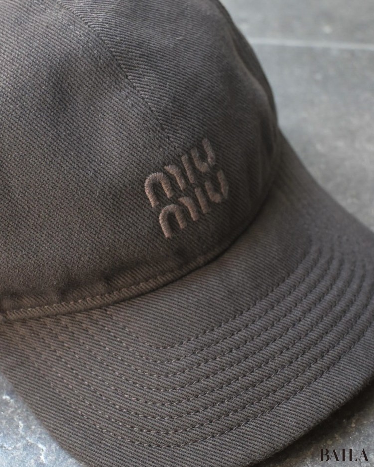 ミュウミュウ（Miu Miu）】ブラウンのキャップを購入！ きれいめ派の