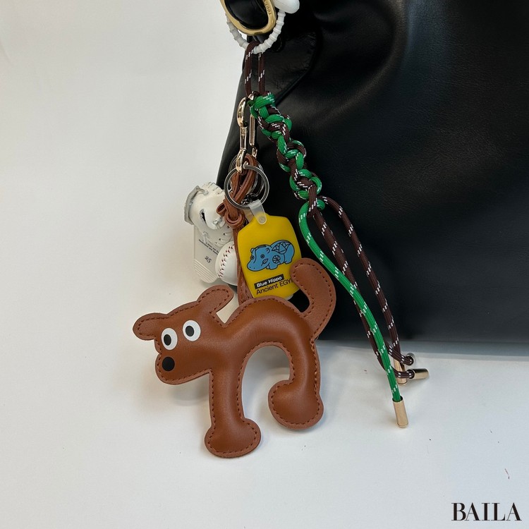 sticky zoo（スティッキーズー）」のバッグチャームは、大人の遊び心を