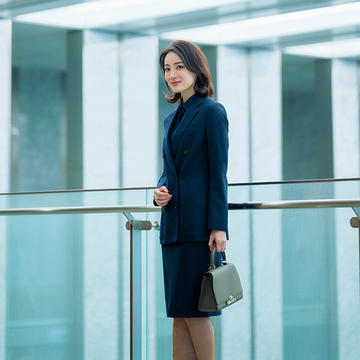 ヨーコチャン」のパールつきセットアップで凛とした女性に【母らしく
