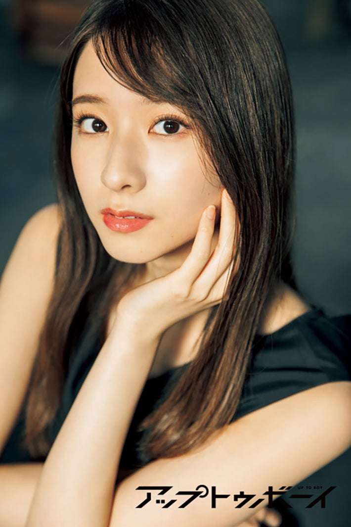 乃木坂46菅原咲月、シックな衣装で大人っぽい表情 田村真佑が撮影