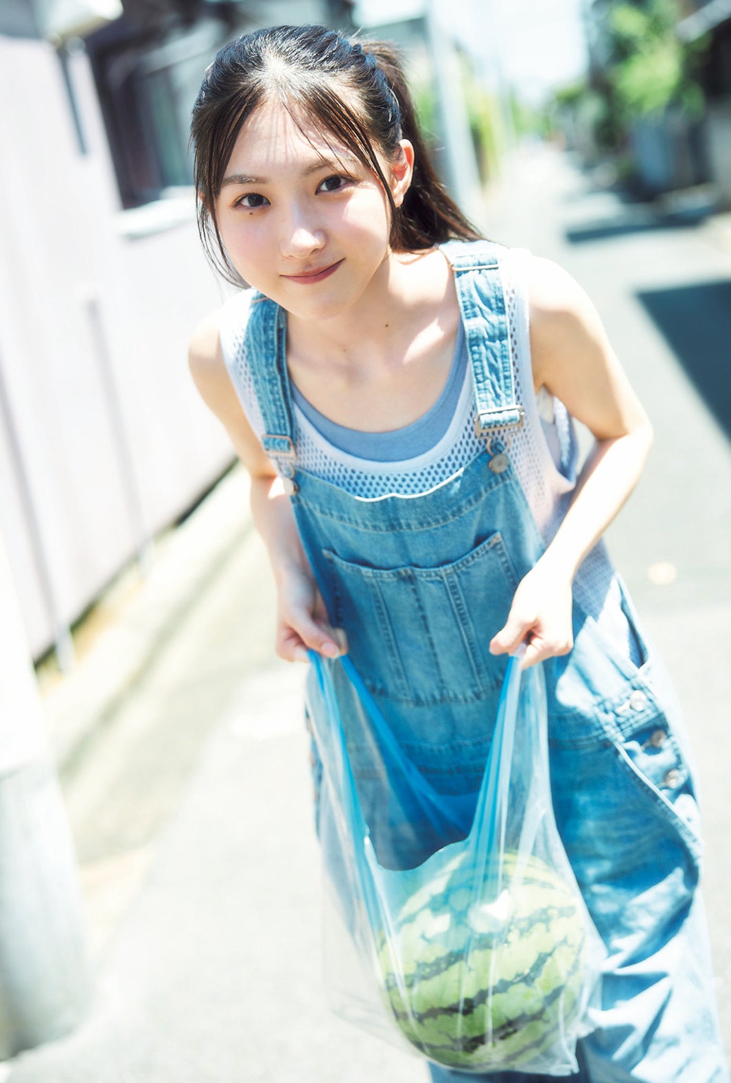 櫻坂46谷口愛季、夏グラビアでキュートな魅力全開 切ない雰囲気も