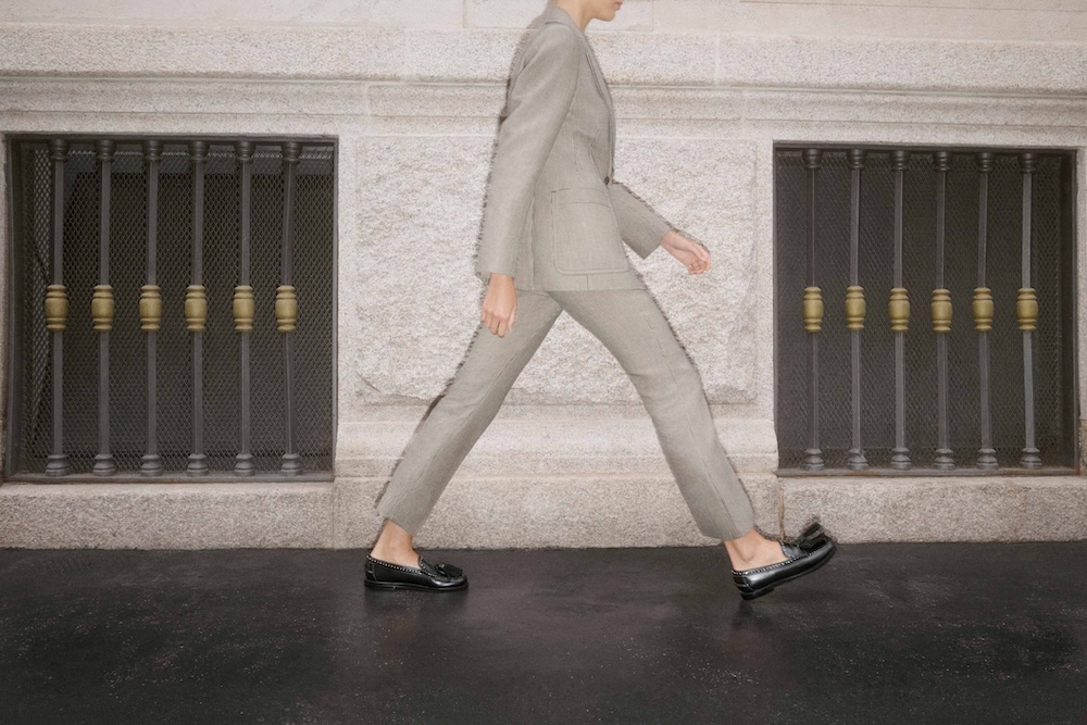 ウィークエンド マックスマーラ】Sebagoとコラボした限定ローファーが