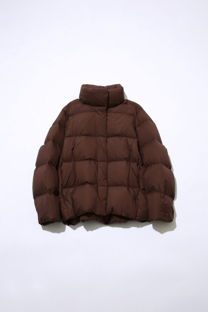 ユニクロ】今季はブラウンがトレンド！「ダウンジャケット」着回し