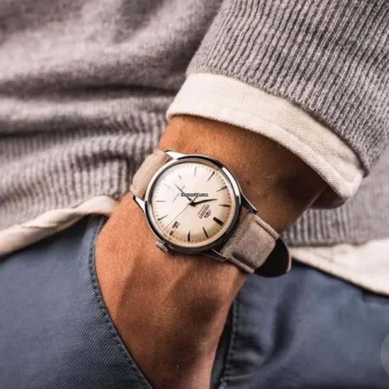 Orient Bambino RA-AC0M08Y Mechanical Classic Leather Strap for