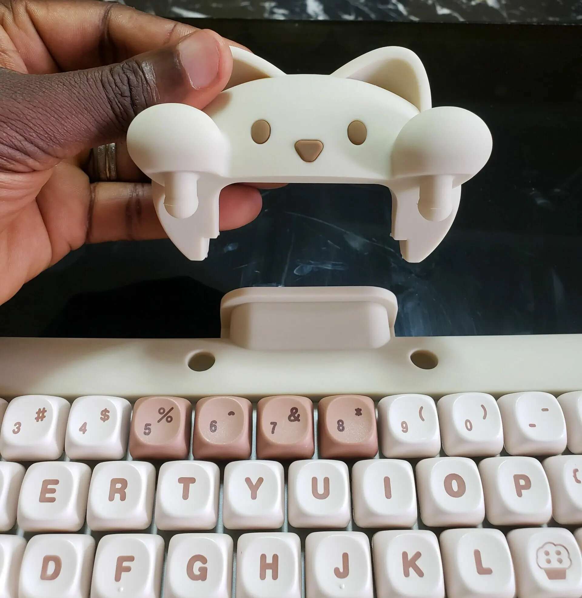Yunzii C68 メカニカルキーボードレビュー: かわいい猫のデザインが施