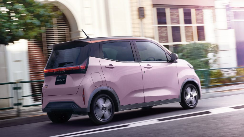 日産「サクラ」一部仕様向上で利便性アップ！2トーンカラーの新色も