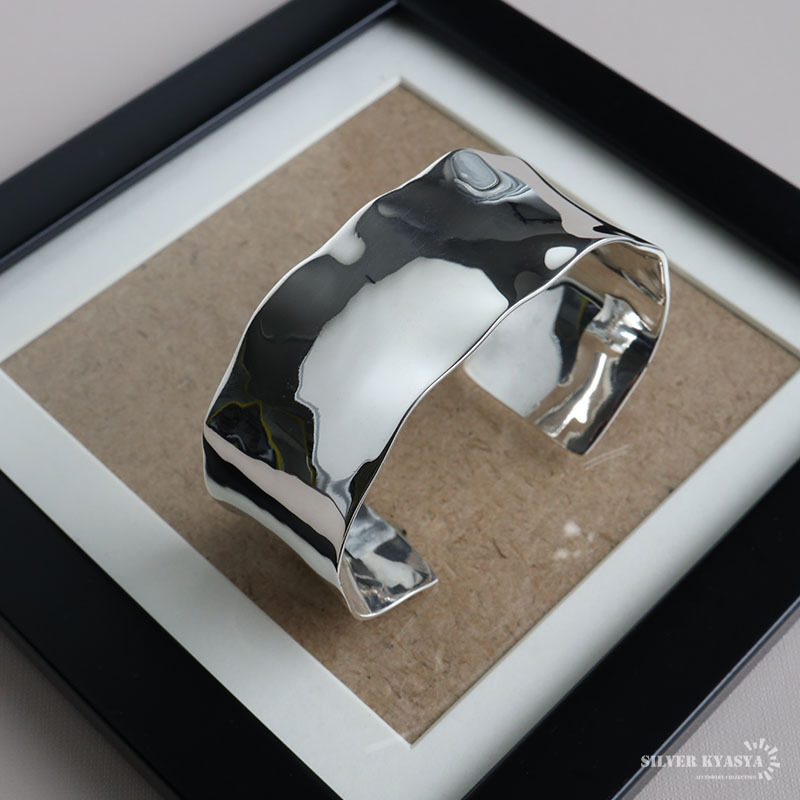 不規則槌目バングル ワイドバングル シルバー925 凸凹 シンプル 腕輪