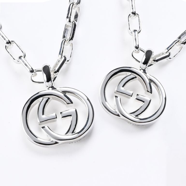 グッチ ネックレス ペア ペンダント シルバー GGロゴモチーフ 295710