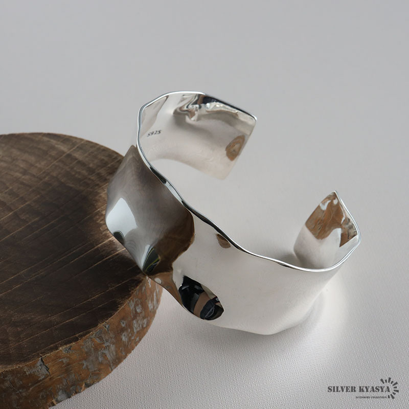 不規則槌目バングル ワイドバングル シルバー925 凸凹 シンプル 腕輪