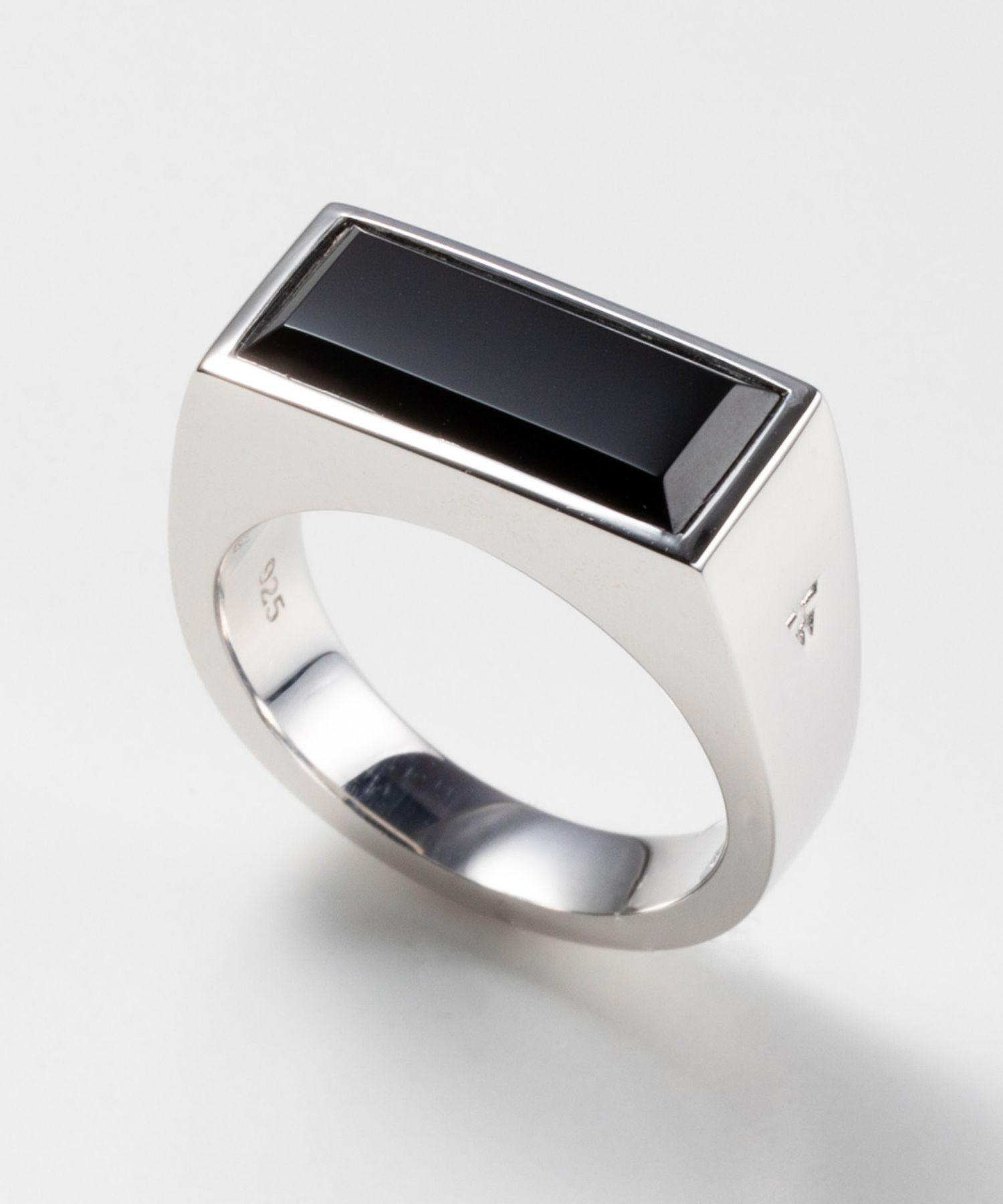 トムウッド TOM WOOD R75SMBOM01S925 リング Peaky Ring Polished