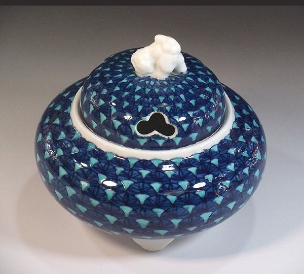 有田焼 陶芸家 藤井錦彩作 染錦青海波文様 香炉 木箱入り（父の日・母