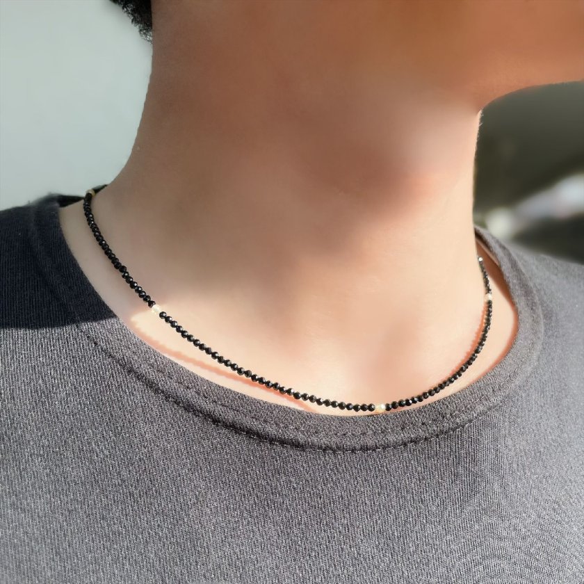 キラキラ感がハンパない！］カットゴールドルチル ブラックオニキス