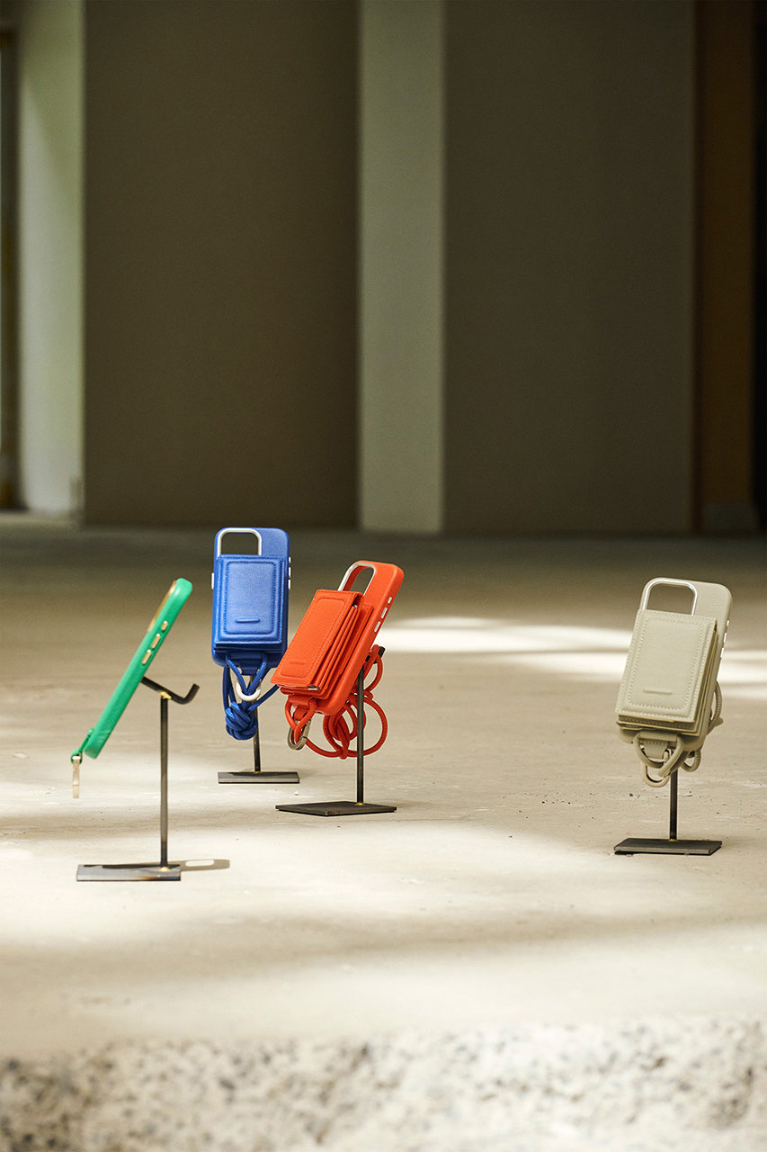 objcts.io(オブジェクツアイオー)｜ショルダーストラップ付ウォレット