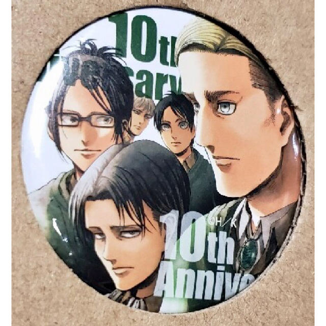 進撃の巨人 10周年記念缶バッジ 特製台紙 進撃の巨人 10周年記念缶